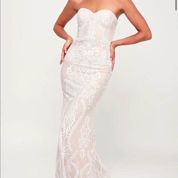 White floor length gown - Picture 4 of 7